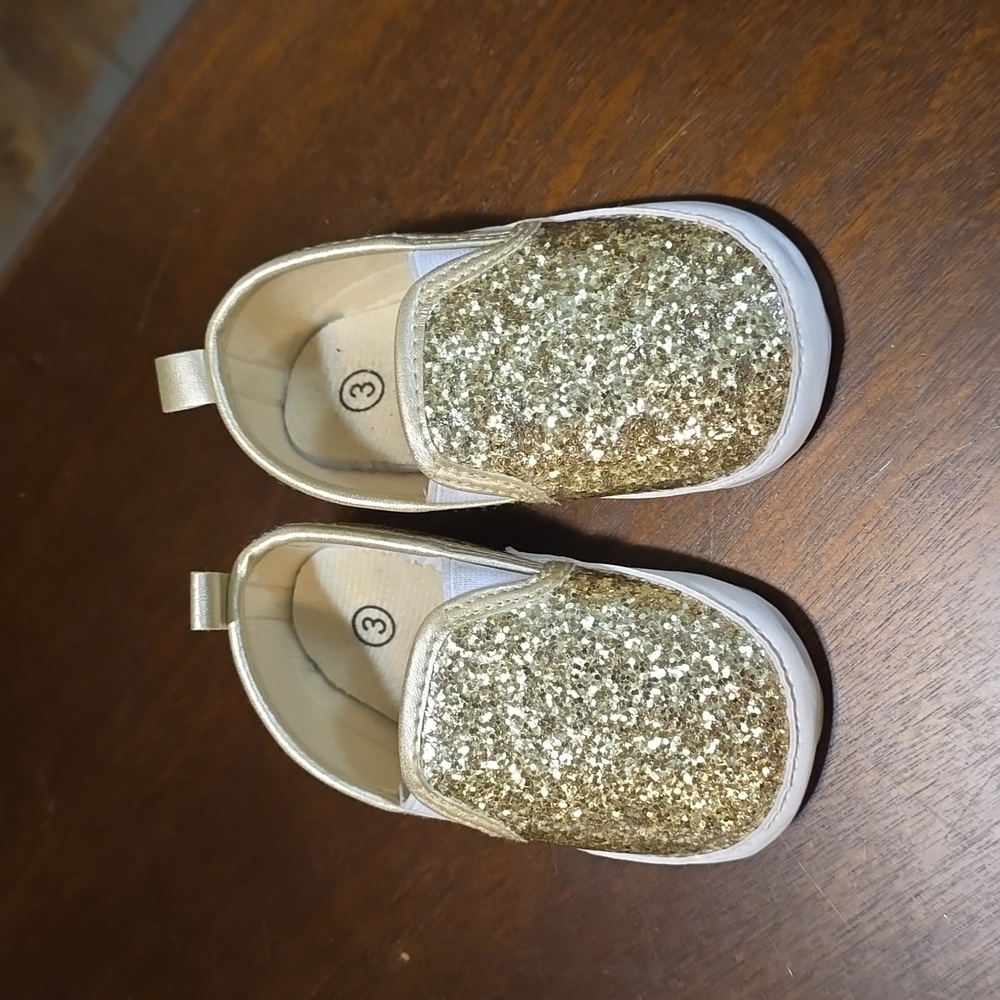 Gold sparkly baby shoes size 3